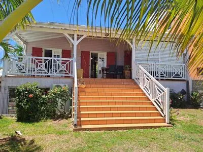 A VENDRE - Maison avec fort potentiel locatif à Dizac au Diamant