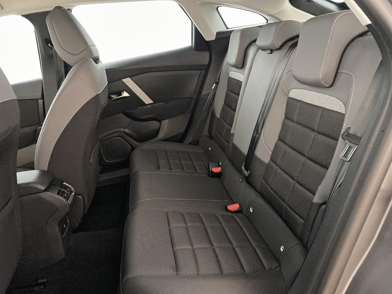 Citroën C4 hybride 136 e-dcs6 plus — photo 10