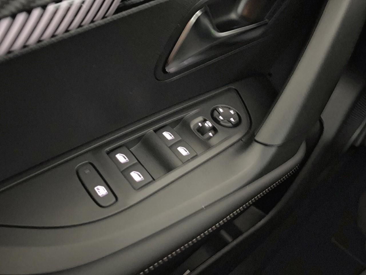 Peugeot 2008 hybrid 145 ch e-dcs6 allure — photo 20