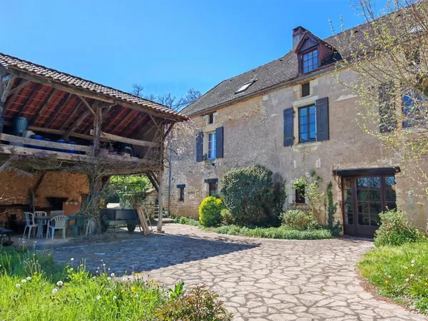 Ancienne maison de forgeron de 275m² et ses dépendances au calme sur 3600m² de terrain