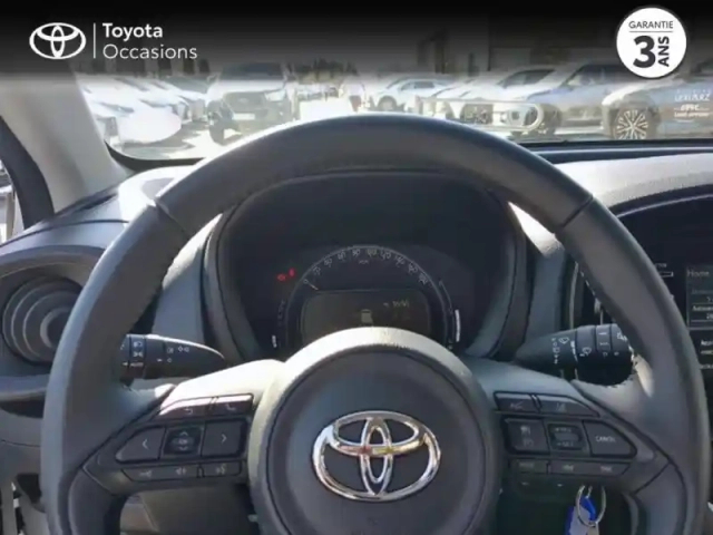 Toyota Aygo x 1.0 vvt-i 72ch dynamic s-cvt — photo 13