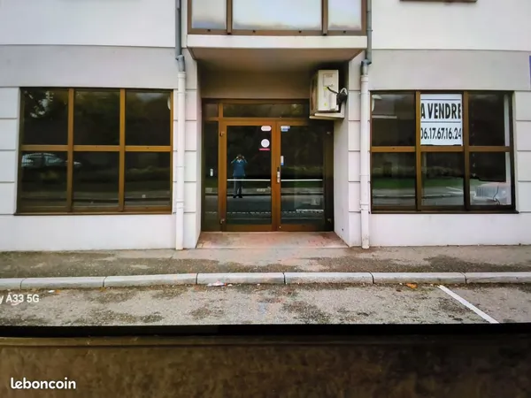 Local commercial à vendre