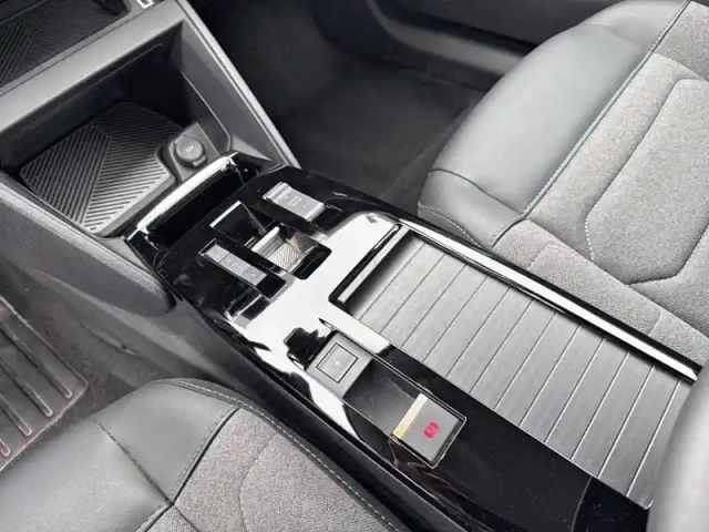 Citroën C4 e- 136 ch automatique — photo 14
