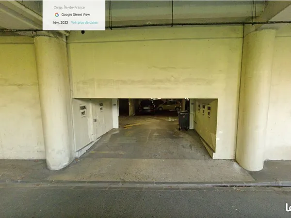 Parking sécurisé, 3 mins à pied du RER A