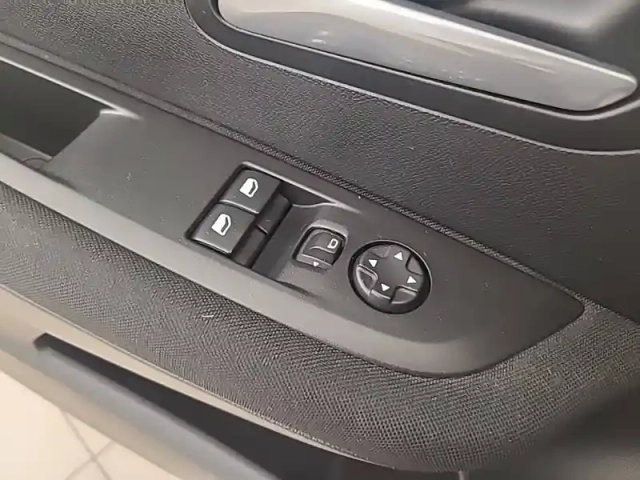 Peugeot 208 puretech 100 s&amp;s bvm6 — photo 27