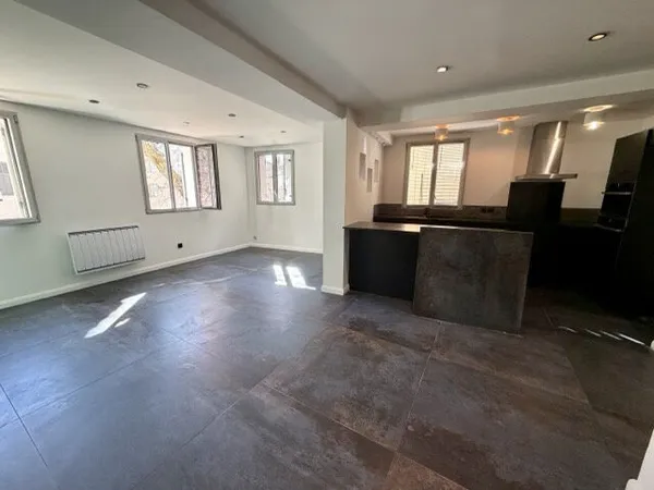 APPARTEMENT T3 RENOVE A VENDRE SUR EGUILLES