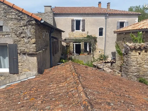 Vesseaux - Corps de ferme de caractère avec gîte indépendant