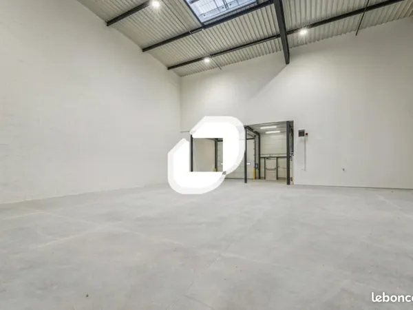 Local d'activité 546 m²