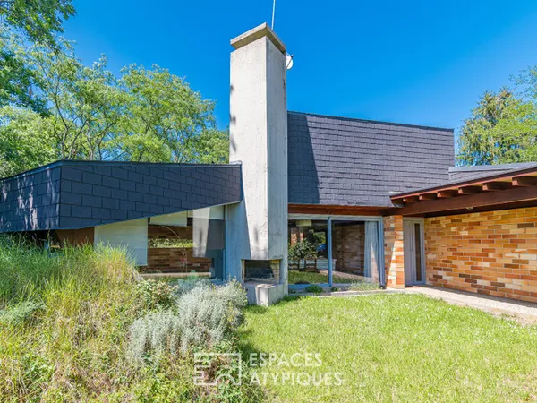Villa d'architecte au style affirmé entre ville et nature