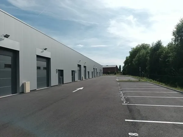 Local industriel 600 m²