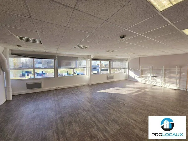 Bureau 225 m²