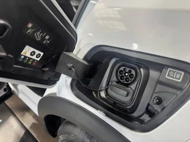 Peugeot 2008 electrique 50 kwh 136 ch — photo 13
