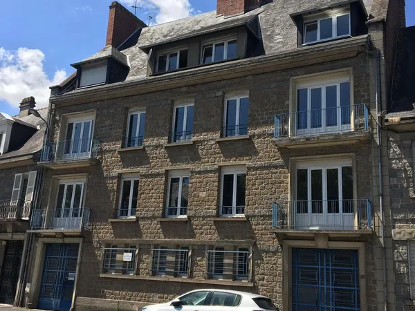 Ensemble de deux immeubles de 12 appartements (6 par immeubles)