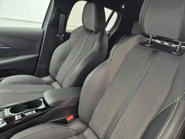 Peugeot 208 hybrid 110 e-dcs6 — photo 9