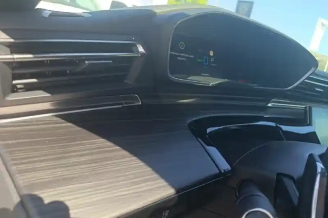 Peugeot 508 hybrid 225 e-eat8 — photo 30
