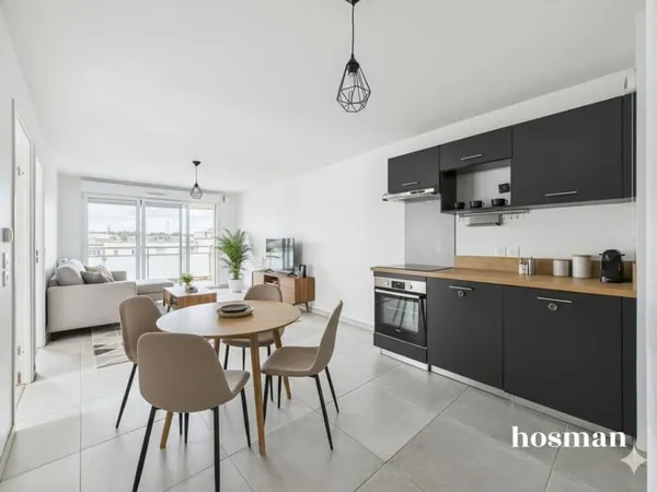 Appartement 3 pièces de 61 m² avec balcon et parking - Avenue Carnot, Cenon