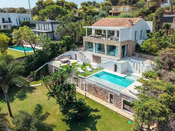 Villa 8 pièces 388 m²
