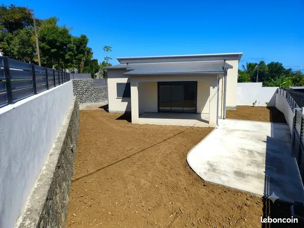 Villa Neuve T4 Clé en main - Secteur Ouaki - Terrain 350 m² Clos
