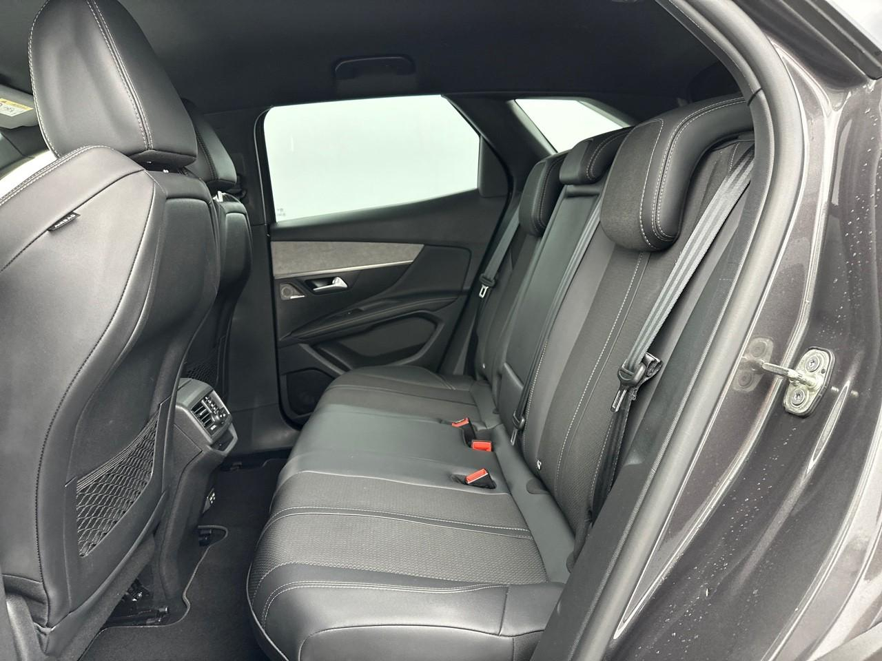 Peugeot 3008 puretech 130ch s&s eat8 gt — photo 12