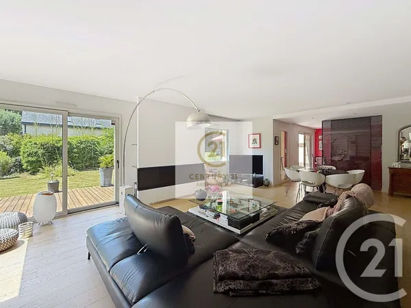 Maison 8 pièces 221 m²