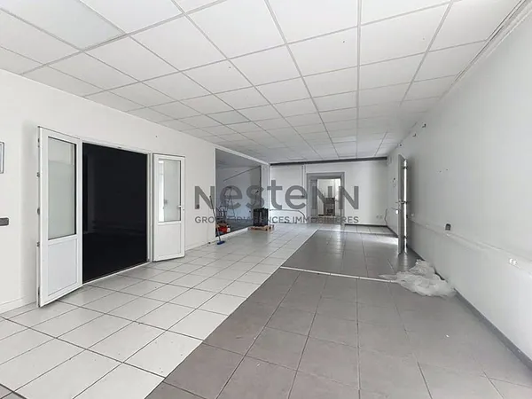 Local commercial 300 m²