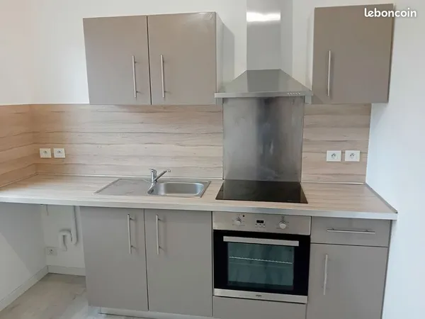 F3 à louer avec cuisine équipée et fibre optique