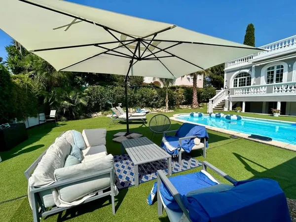 A VENDRE VILLA DE CHARME AVEC UNE ADRESSE EXCEPTION