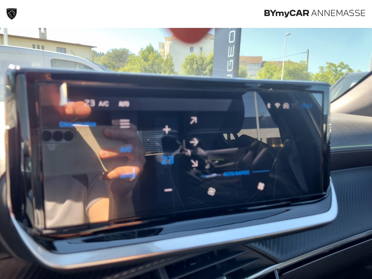 Peugeot 2008 Hybrid 145 e-DCS6 — photo 24