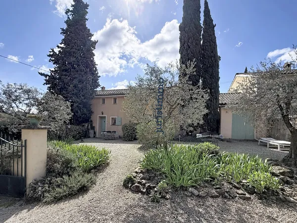A 5 Kms DE VAISON-LA-ROMAINE ENSEMBLE DE DEUX MAISONS PROVEN