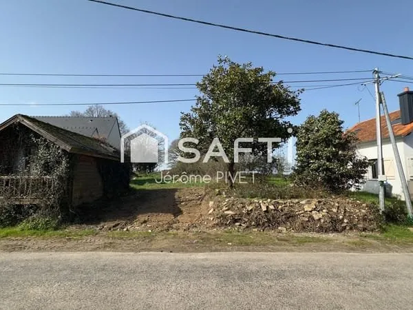 Terrain constructible dans hameau au calme