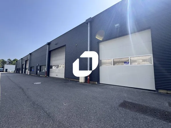 Local d'activité 885 m²