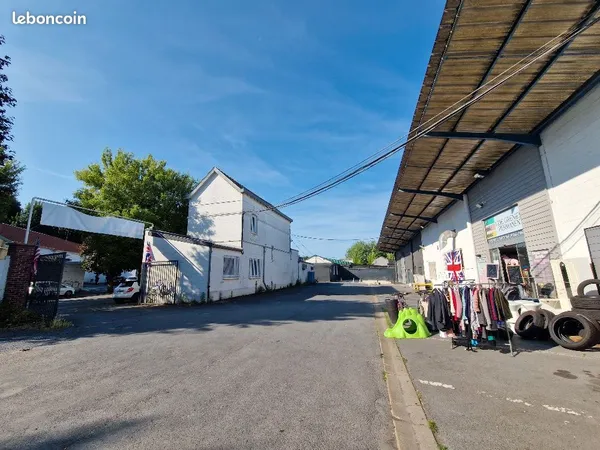 Ensemble immobilier commercial Vals Centre pour investissement locatif situation optimale