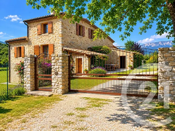 Maison 8 pièces 210 m²