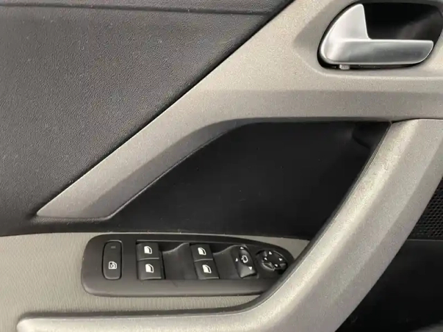 Peugeot 2008 1.2 puretech 110ch s&amp;s eat6 — photo 32