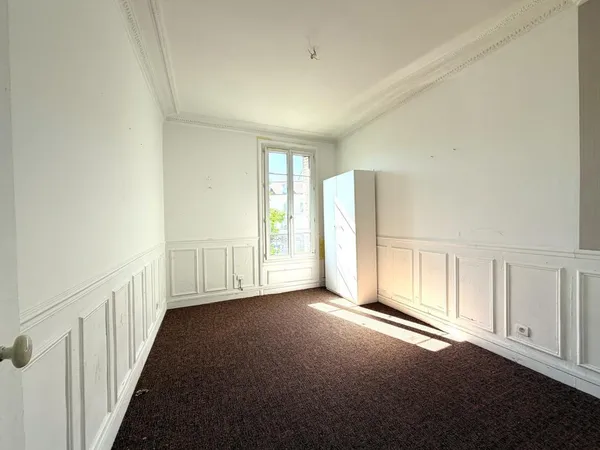 Saint-Denis - 2 pièces de 43 m² avec cave, à 5 min du métro Porte de Paris - Vente directe propriéta