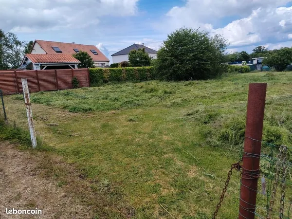 TERRAIN PLAT CONSTRUCTIBLE QUARTIER DE VARYE 1228 M2