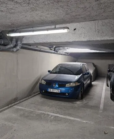 Double place de parking en enfilade