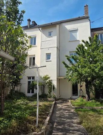 Ensemble Immobilier à Fort Potentiel : Maison 6 Chambres + Dépendance Aménageable