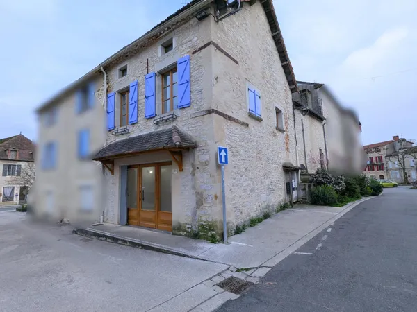 Immeuble rénové avec appartement duplex et local - centre Limogne-en-Quercy