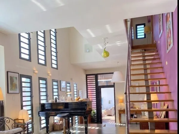 Belle maison de ville avec piscine à vendre à Saint Denis - Réf. 6556VNRM