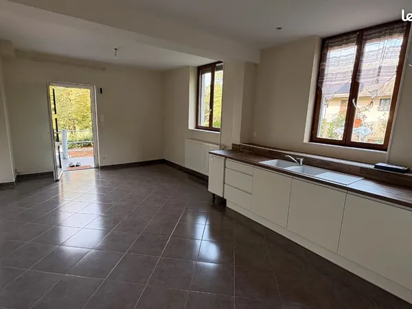 Location T2 dans maison à Challes les Eaux