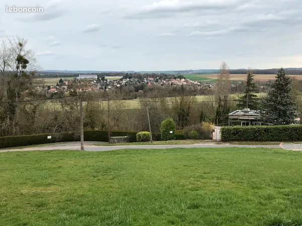 Magnifique Terrain constructible de 1400 M2 de 30 mètres de façade (rare) proche de la Gare de Meaux