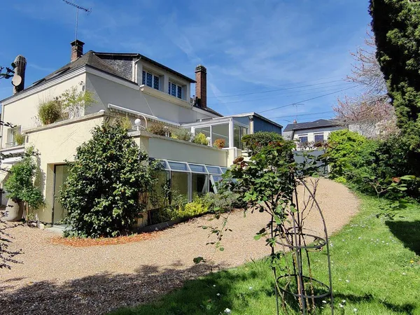 Maison 10 pièces 240 m²