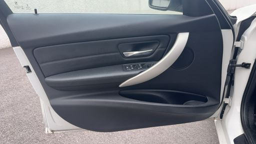 BMW Serie 3 2.0 320d 190 - Lounge – 2016 – 87840 km – Diesel – Boîte Automatique — photo 21