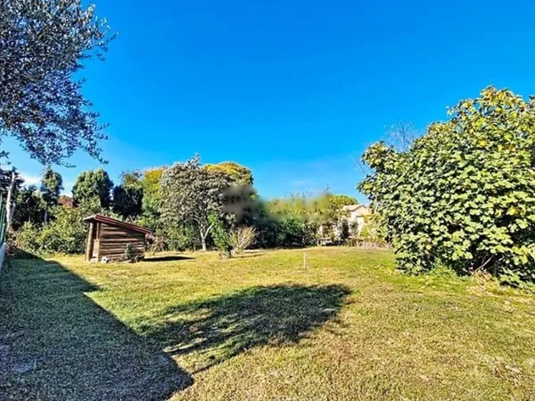 Terrain 764 m²