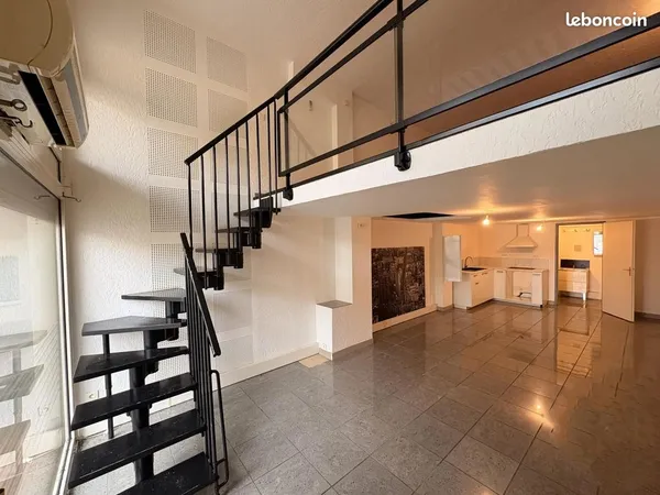 LOCAL COMMERCIAL (ou LOFT) - LE CAP D'AGDE - SECTEUR DES FALAISES