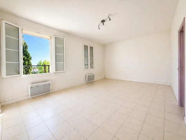Exclusivité Appartement 3 pièces à rénover Vergèze Vue