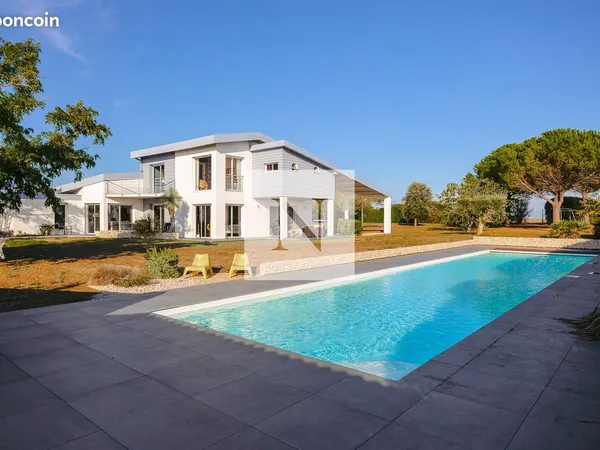Villa 8 pièces 284 m²