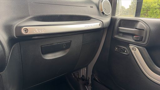 Jeep Wrangler 2.8 CRD 200 4WD - Sahara – 2015 – 84064 km – Diesel – Boîte Manuelle — photo 16