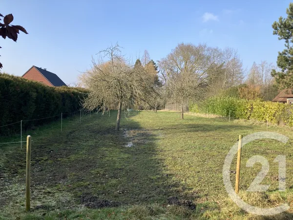 Terrain 883 m²